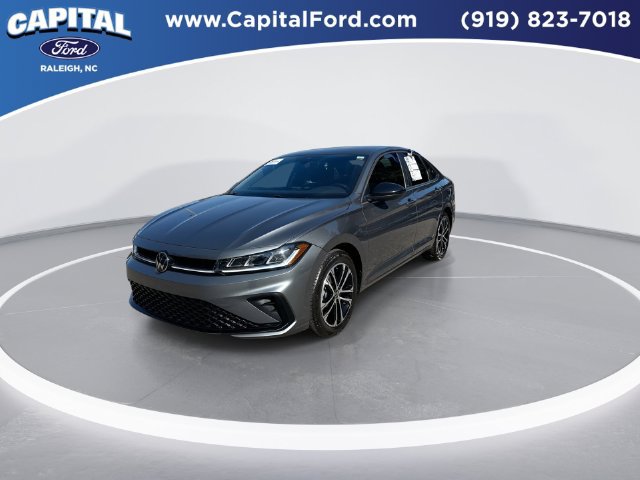 Used 2025 Volkswagen Jetta Sport FWD image 4