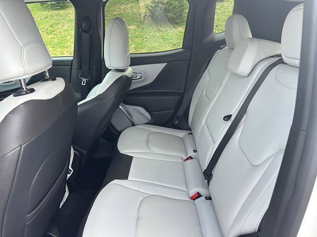 Used 2018 Jeep Renegade Limited w/ UConnect 8.4 Nav Group AWD/4WD image 16