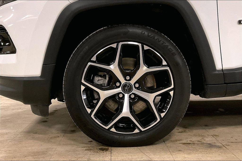 Used 2025 Jeep Compass Limited AWD/4WD image 9