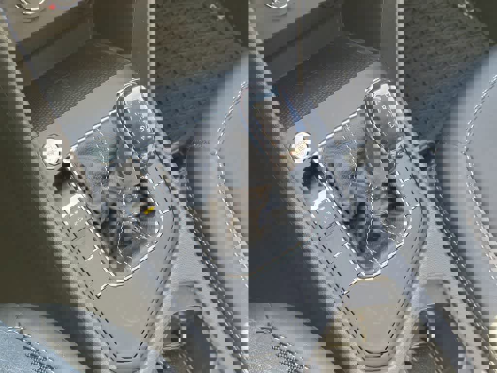 Used 2022 Volkswagen Taos SE FWD image 25