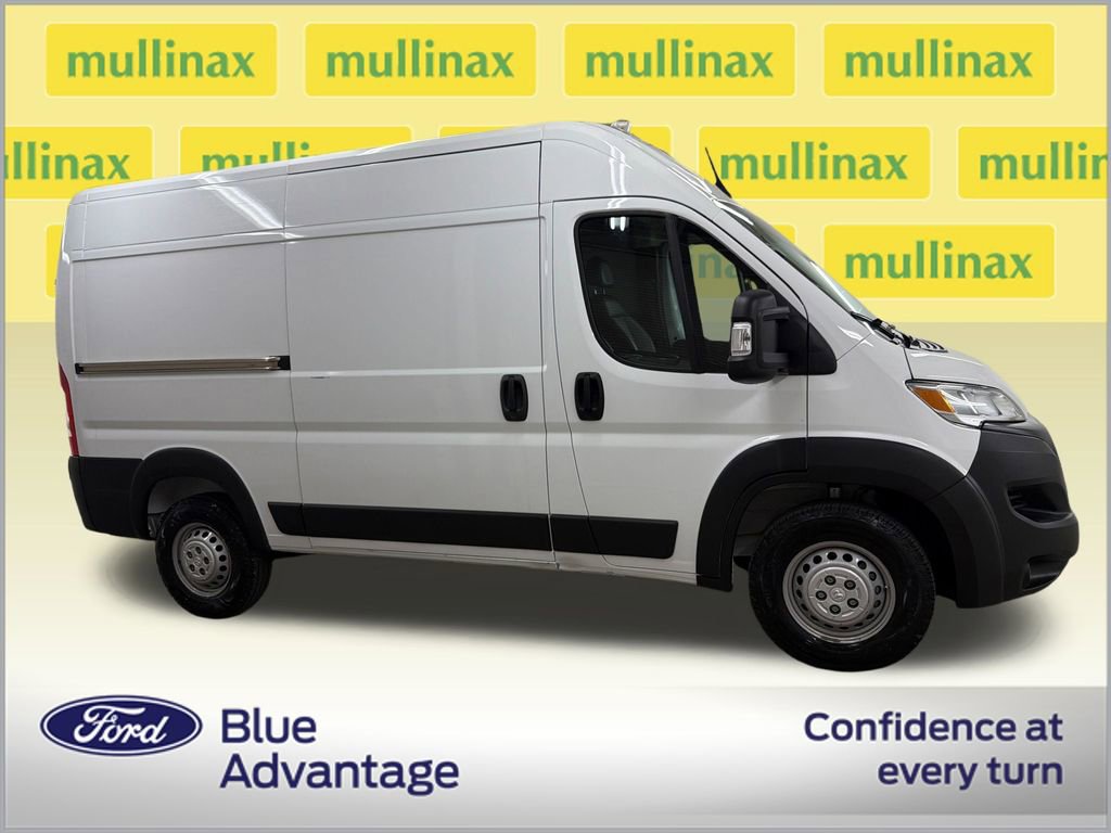 Used 2024 RAM ProMaster 2500 w/ Convenience Group FWD image 2