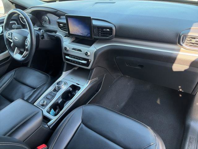 Certified 2022 Ford Explorer XLT w/ Equipment Group 202A image 33