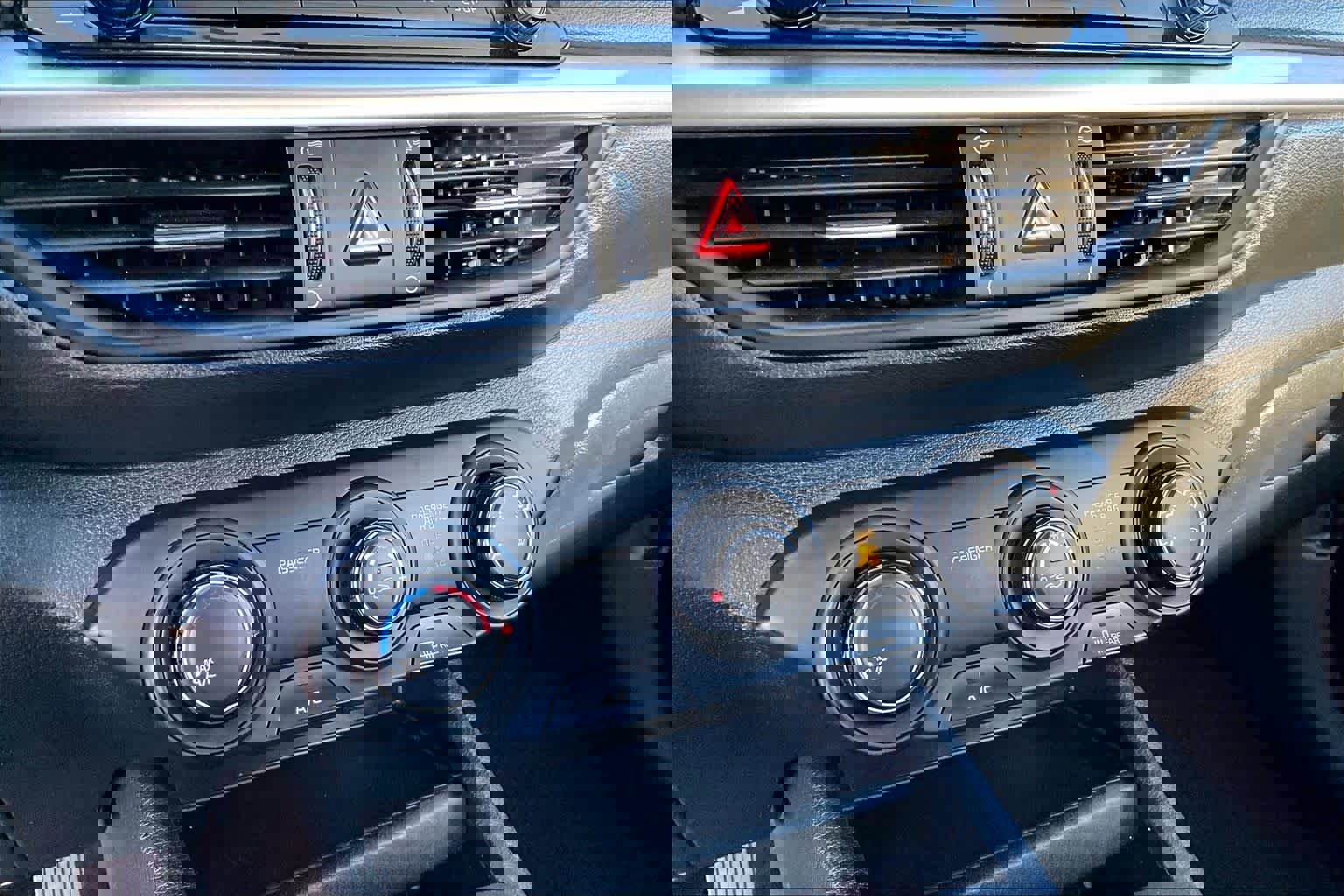 Used 2023 Kia Forte LXS w/ LXS Technology Package image 34