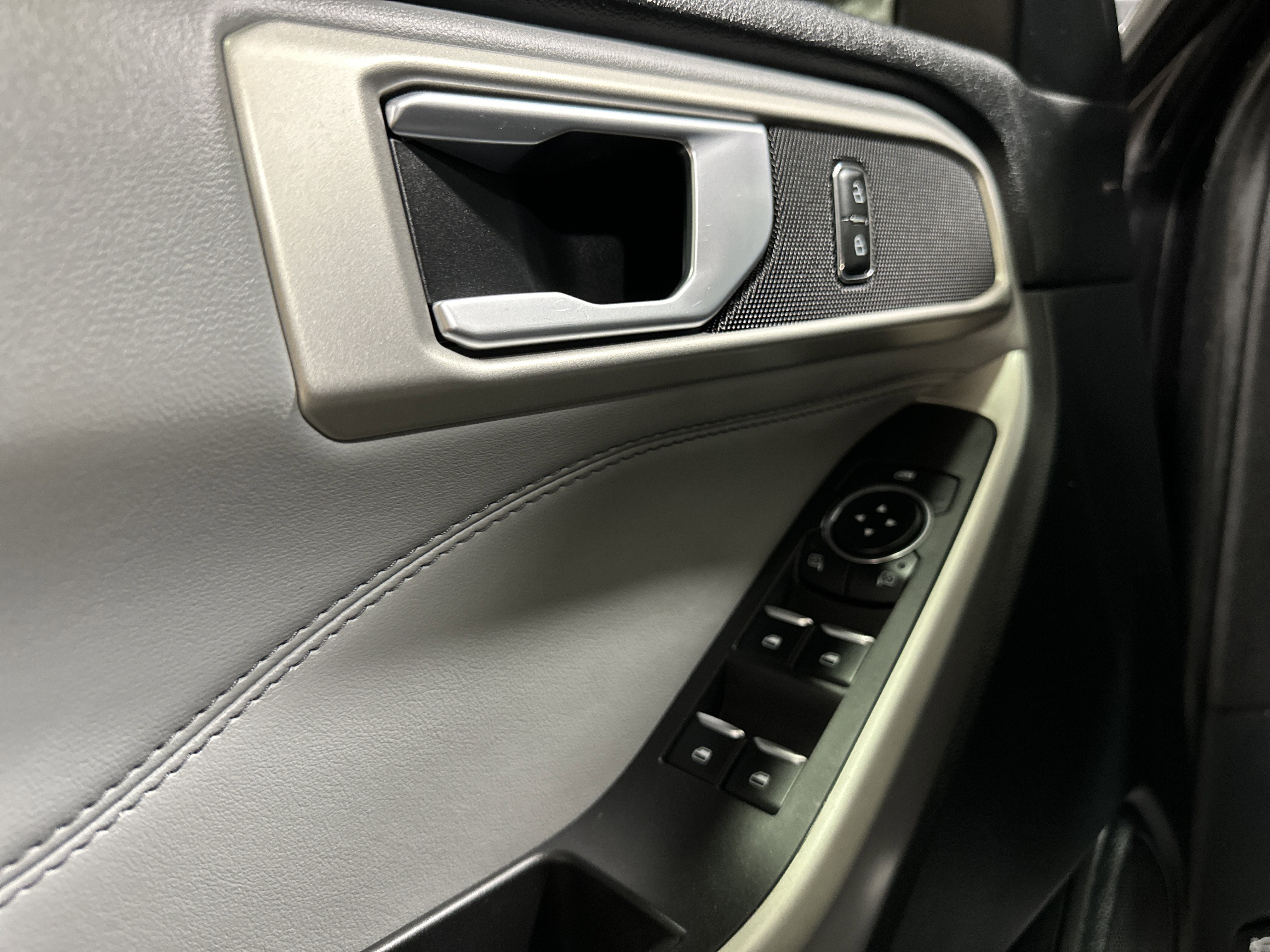 Certified 2023 Ford Explorer XLT w/ Equipment Group 202A image 15