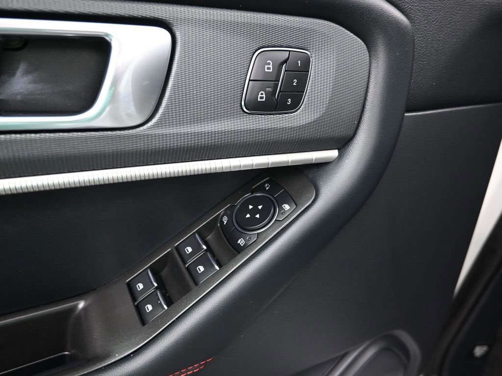 Certified 2025 Ford Explorer ST-Line w/ Premium Package image 26