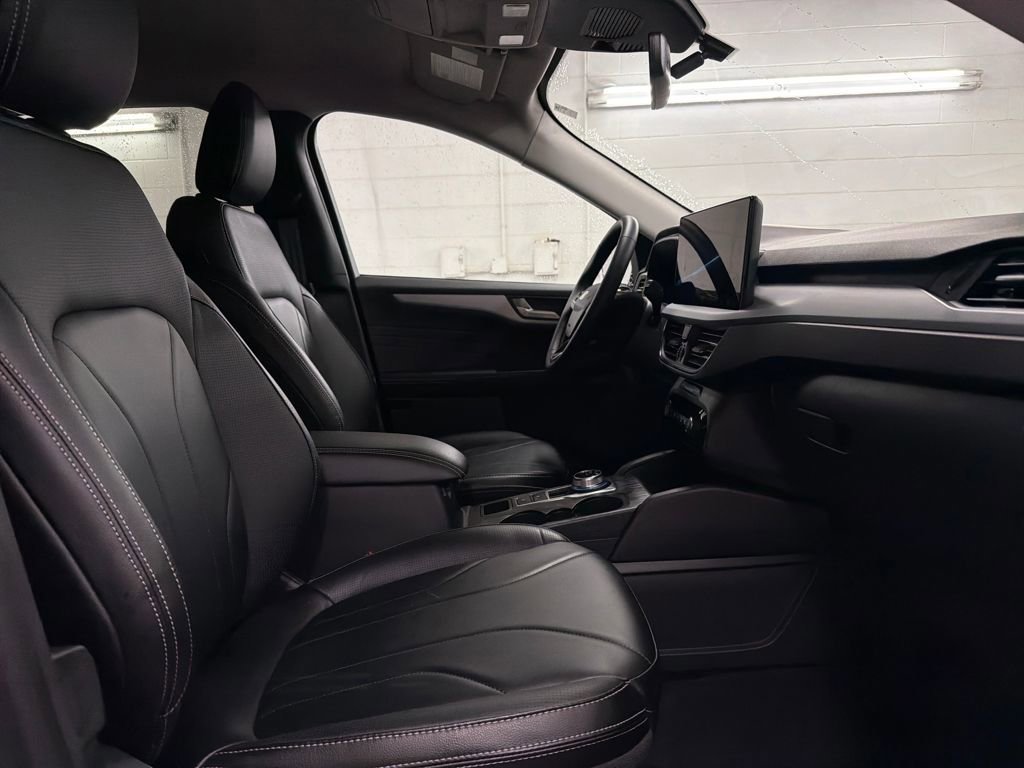 Certified 2026 Ford Escape SE w/ PHEV Premium Package image 31