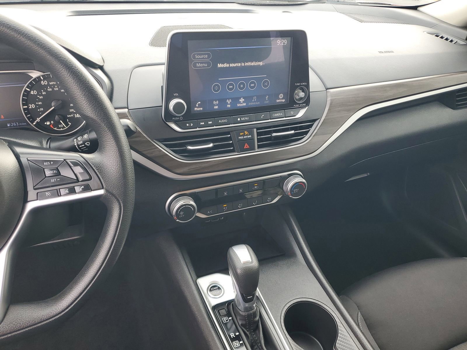 Used 2025 Nissan Altima 2.5 SV image 22