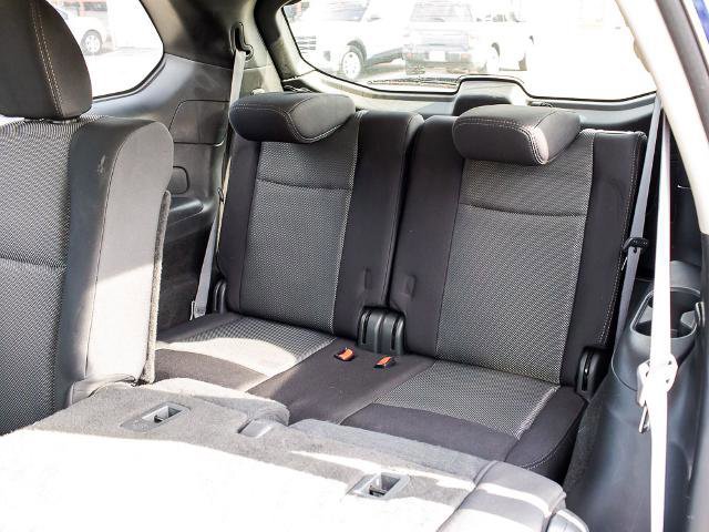 Used 2019 Nissan Pathfinder SV image 17