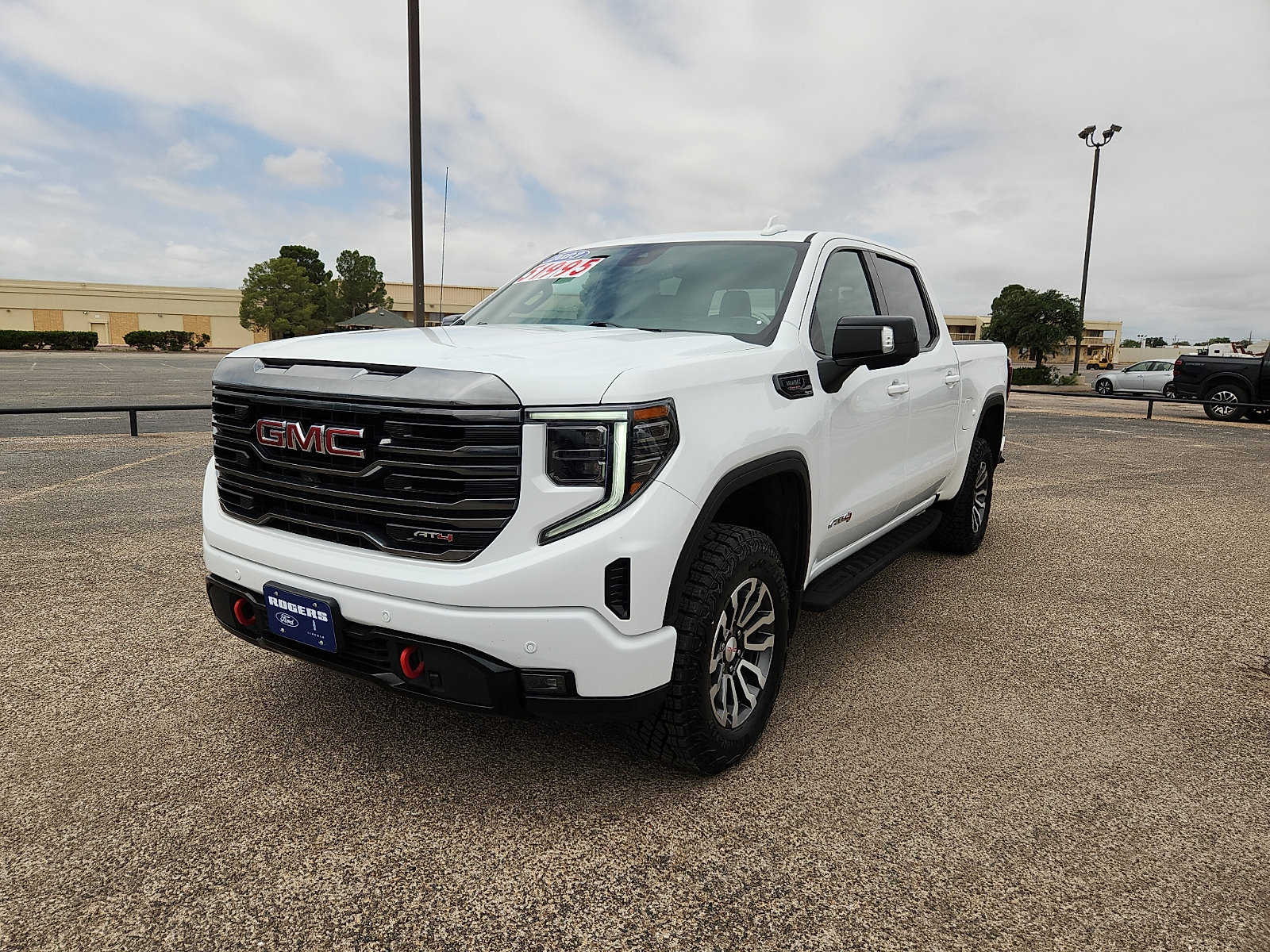 Used 2023 GMC Sierra 1500 AT4 w/ AT4 Premium Package AWD/4WD image 3