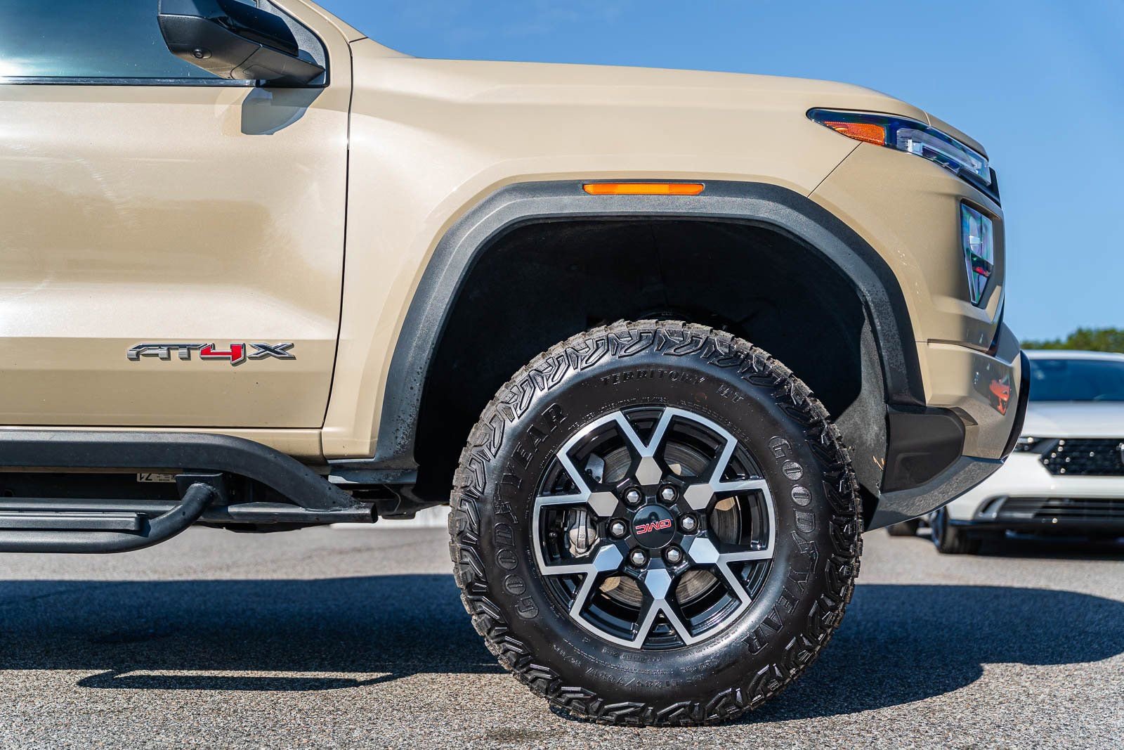 Used 2023 GMC Canyon AT4X image 10