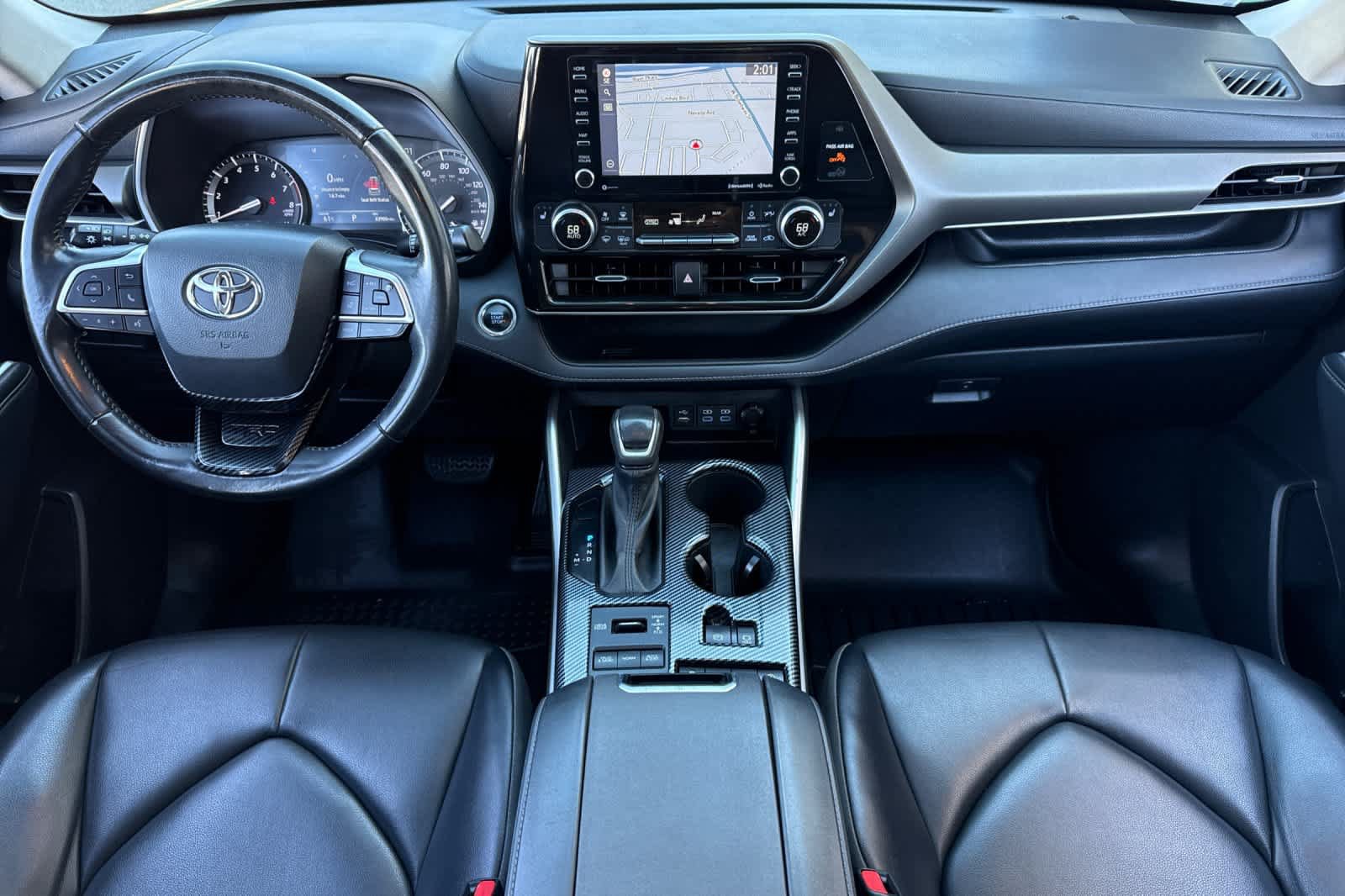 Used 2022 Toyota Highlander XLE AWD/4WD image 2