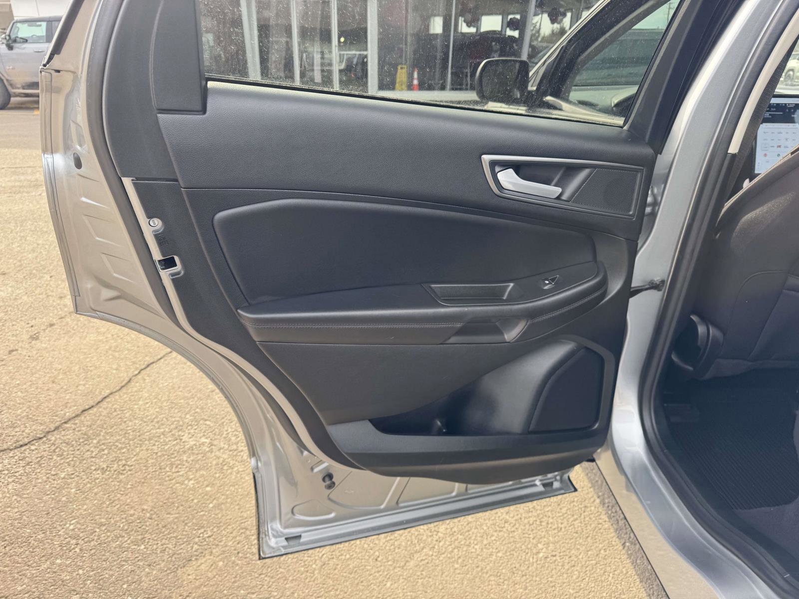 Certified 2024 Ford Edge SE image 19