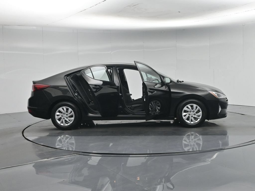 Used 2019 Hyundai Elantra SE w/ Cargo Package FWD image 5