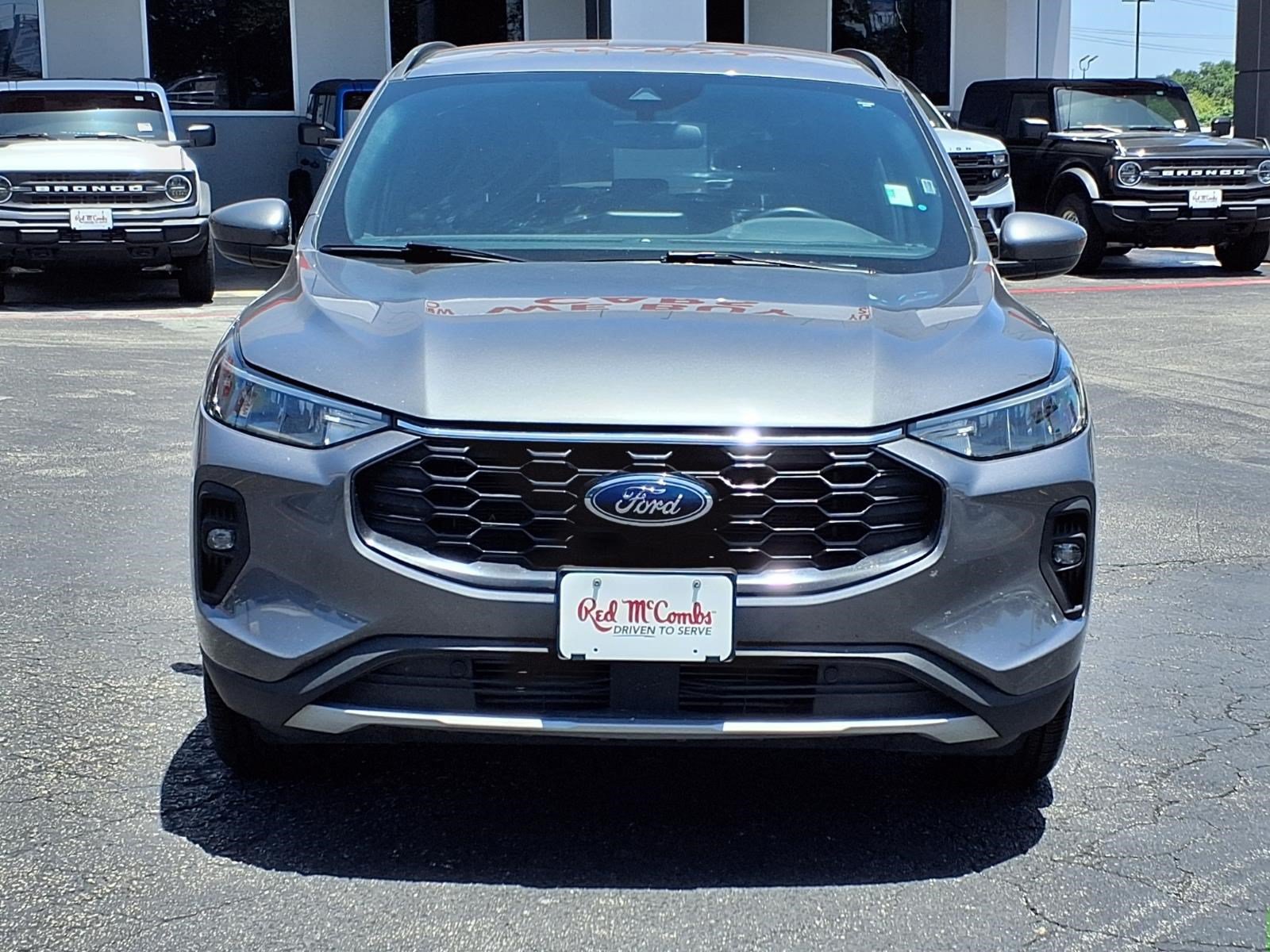 Certified 2025 Ford Escape ST-Line Select AWD/4WD image 2