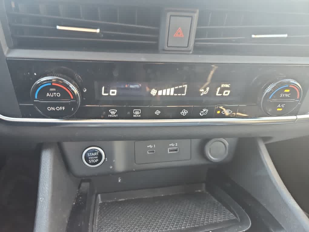Used 2023 Nissan Rogue SV AWD/4WD image 17