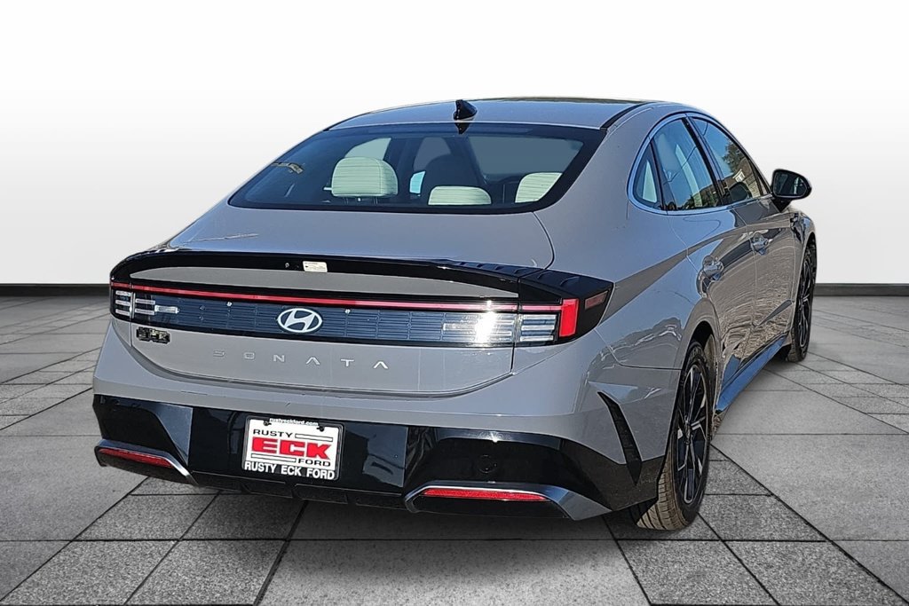 Used 2025 Hyundai Sonata SEL FWD image 5
