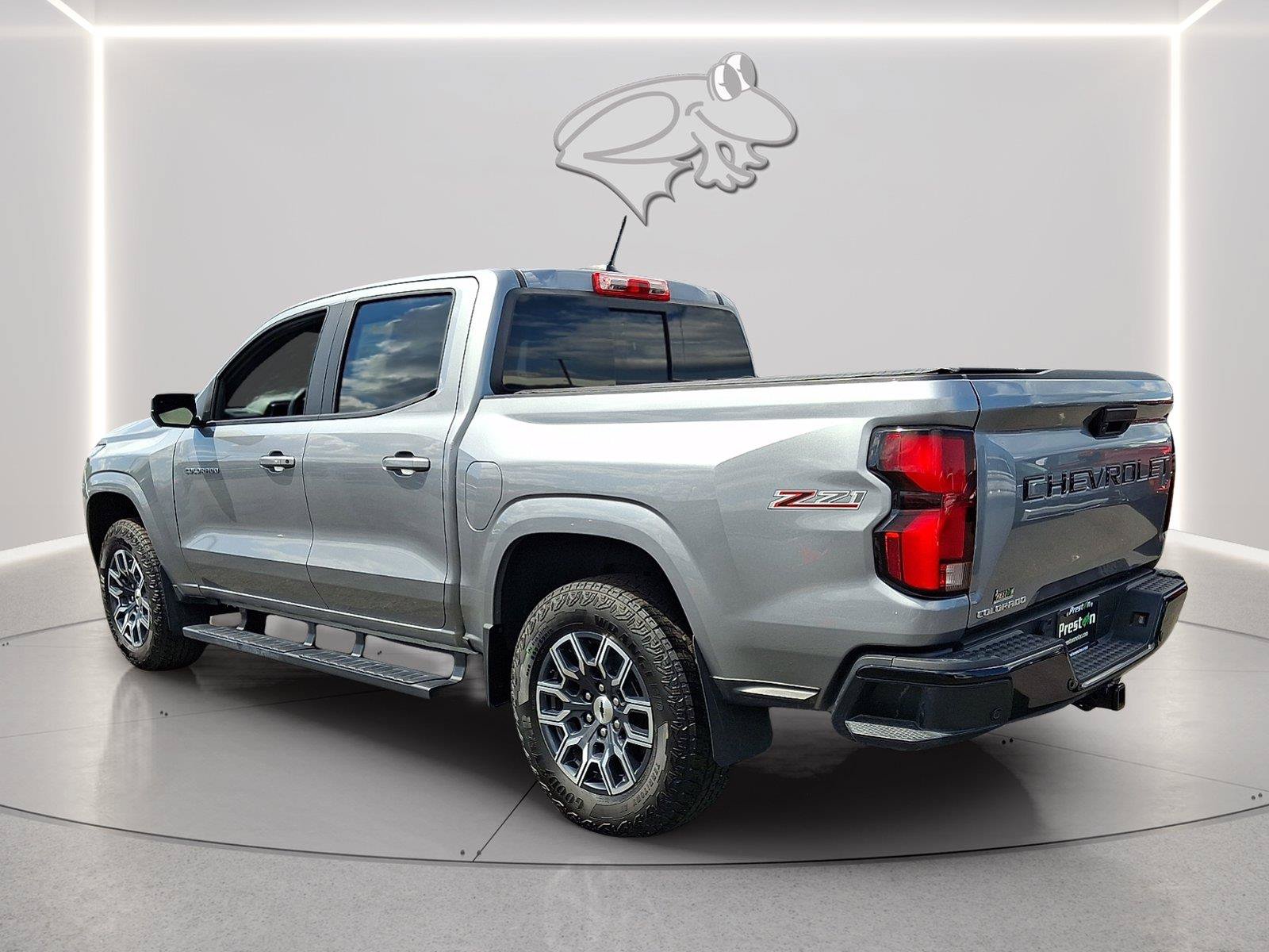 Used 2025 Chevrolet Colorado Z71 w/ Technology Package AWD/4WD image 3