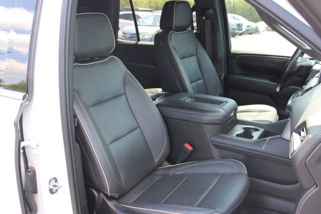 Used 2022 GMC Yukon SLT w/ SLT Premium Package AWD/4WD image 8