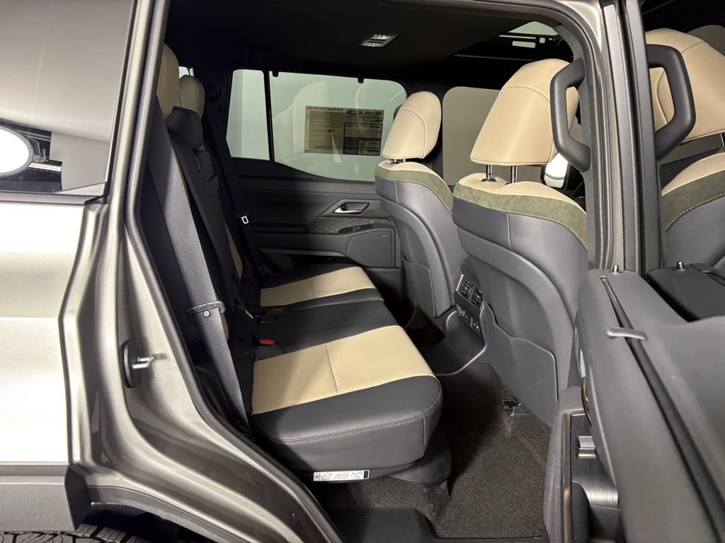 Used 2025 Lexus GX 550 w/ Accessory Package (CT) AWD/4WD image 36