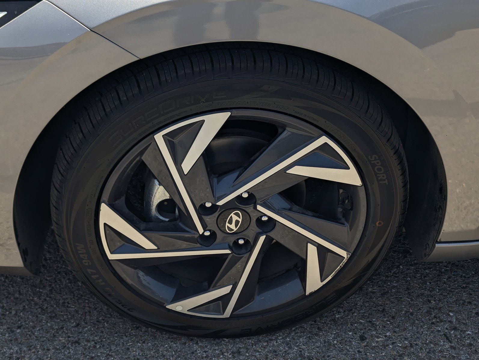 Used 2024 Hyundai Elantra Limited FWD image 7