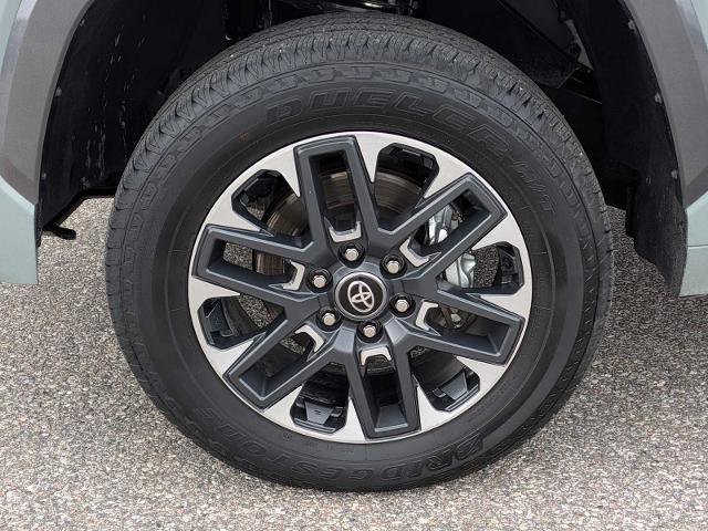 Used 2025 Toyota Tundra Limited AWD/4WD image 12