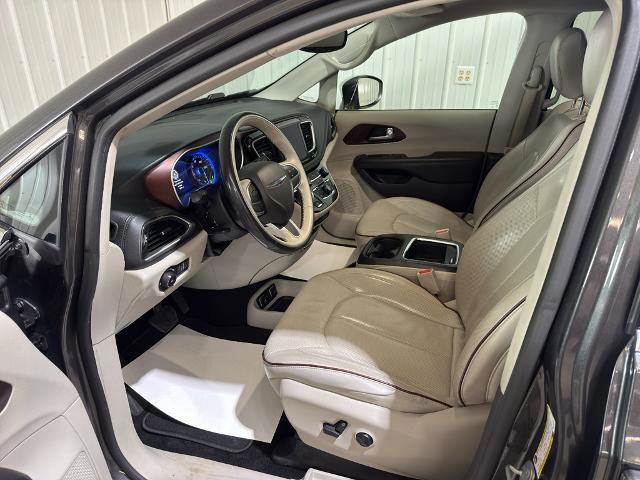 Used 2019 Chrysler Pacifica Limited image 7
