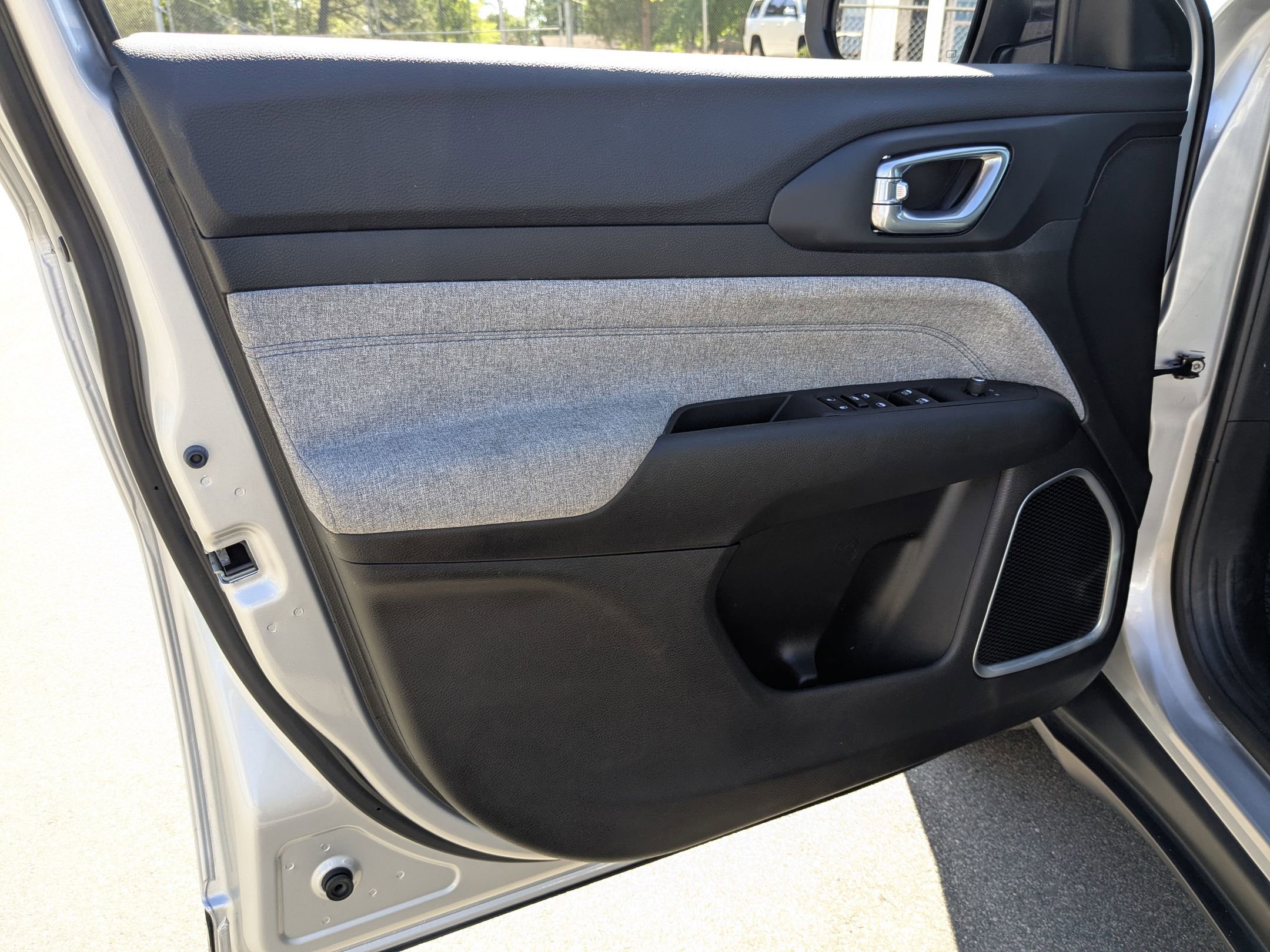 Used 2025 Jeep Compass Latitude AWD/4WD image 12