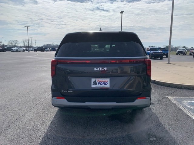 Used 2025 Kia Carnival image 6