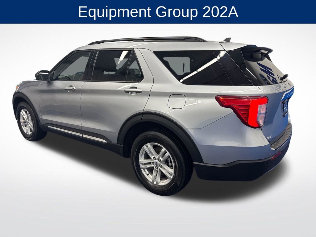 Certified 2022 Ford Explorer XLT w/ Equipment Group 202A AWD/4WD image 3