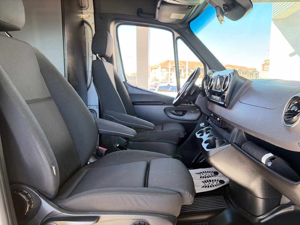 Used 2024 Mercedes-Benz Sprinter 3500 image 32