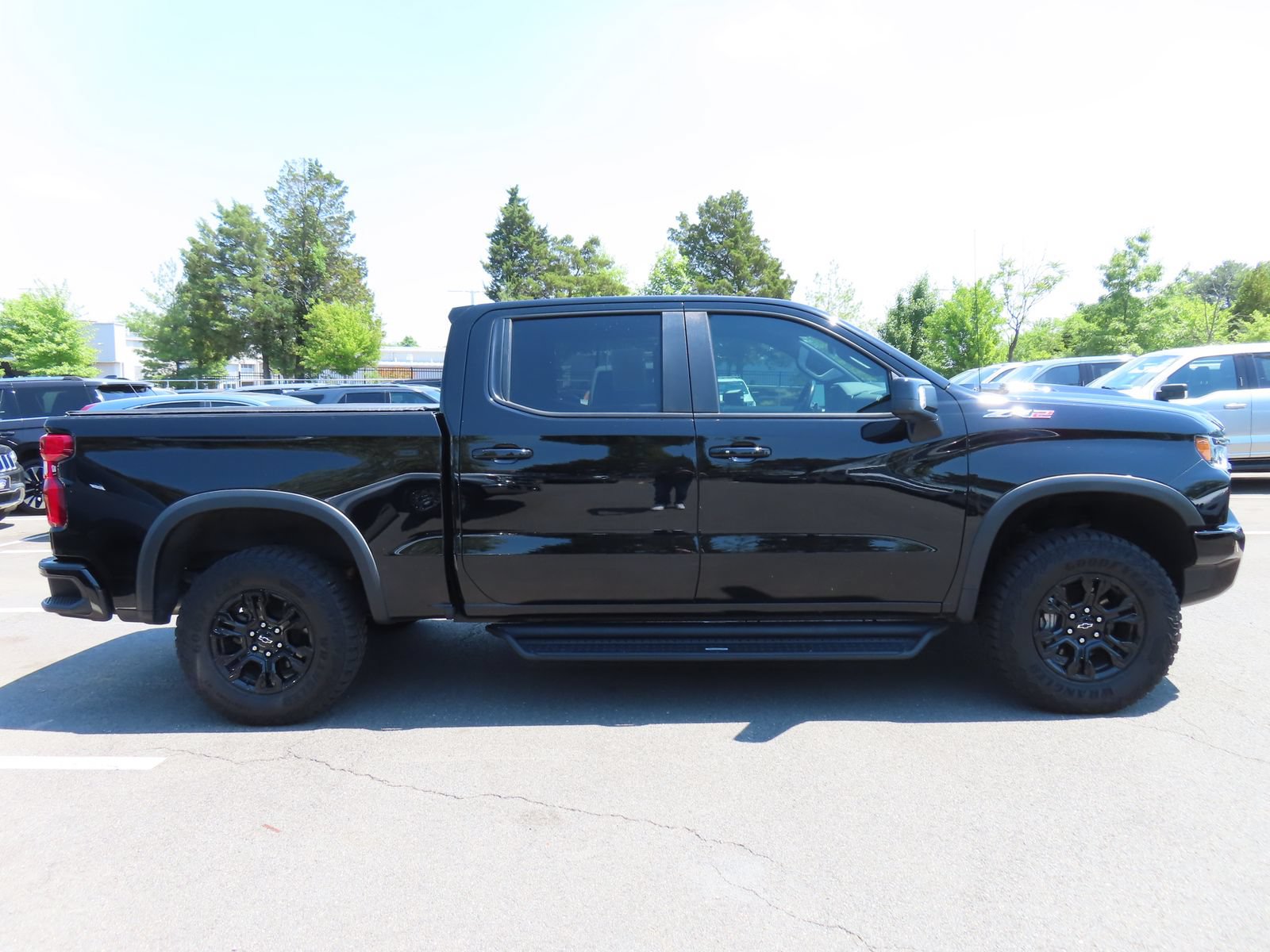 Used 2022 Chevrolet Silverado 1500 ZR2 w/ Technology Package AWD/4WD image 3