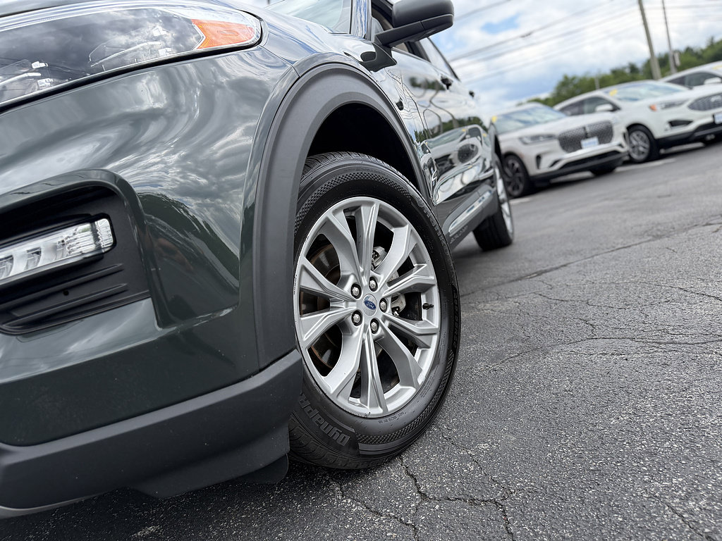 Certified 2023 Ford Explorer XLT w/ Equipment Group 202A AWD/4WD image 2