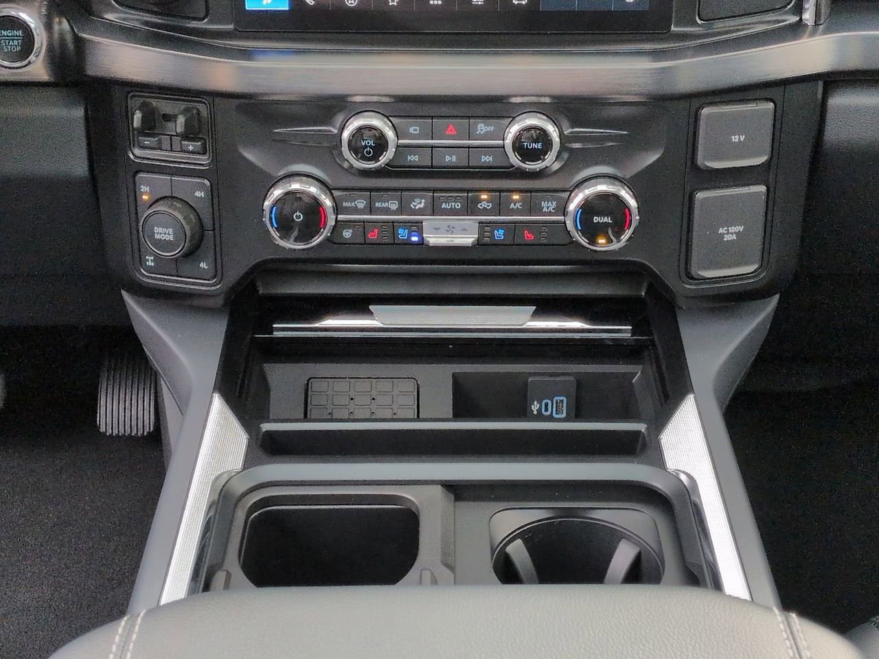 Certified 2025 Ford F250 Lariat w/ Lariat Ultimate Package AWD/4WD image 18