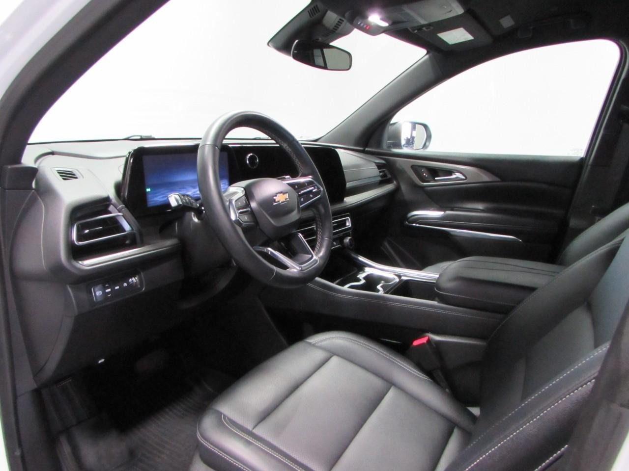 Used 2025 Chevrolet Traverse LT AWD/4WD image 13