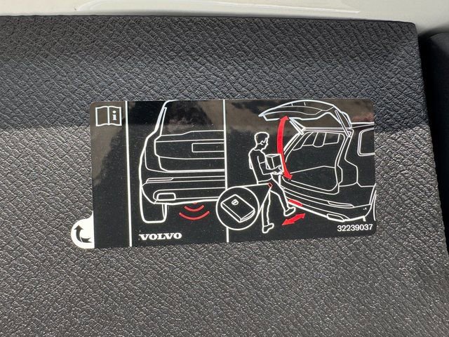 Used 2020 Volvo XC90 T6 Momentum w/ Protection Package Premier image 19