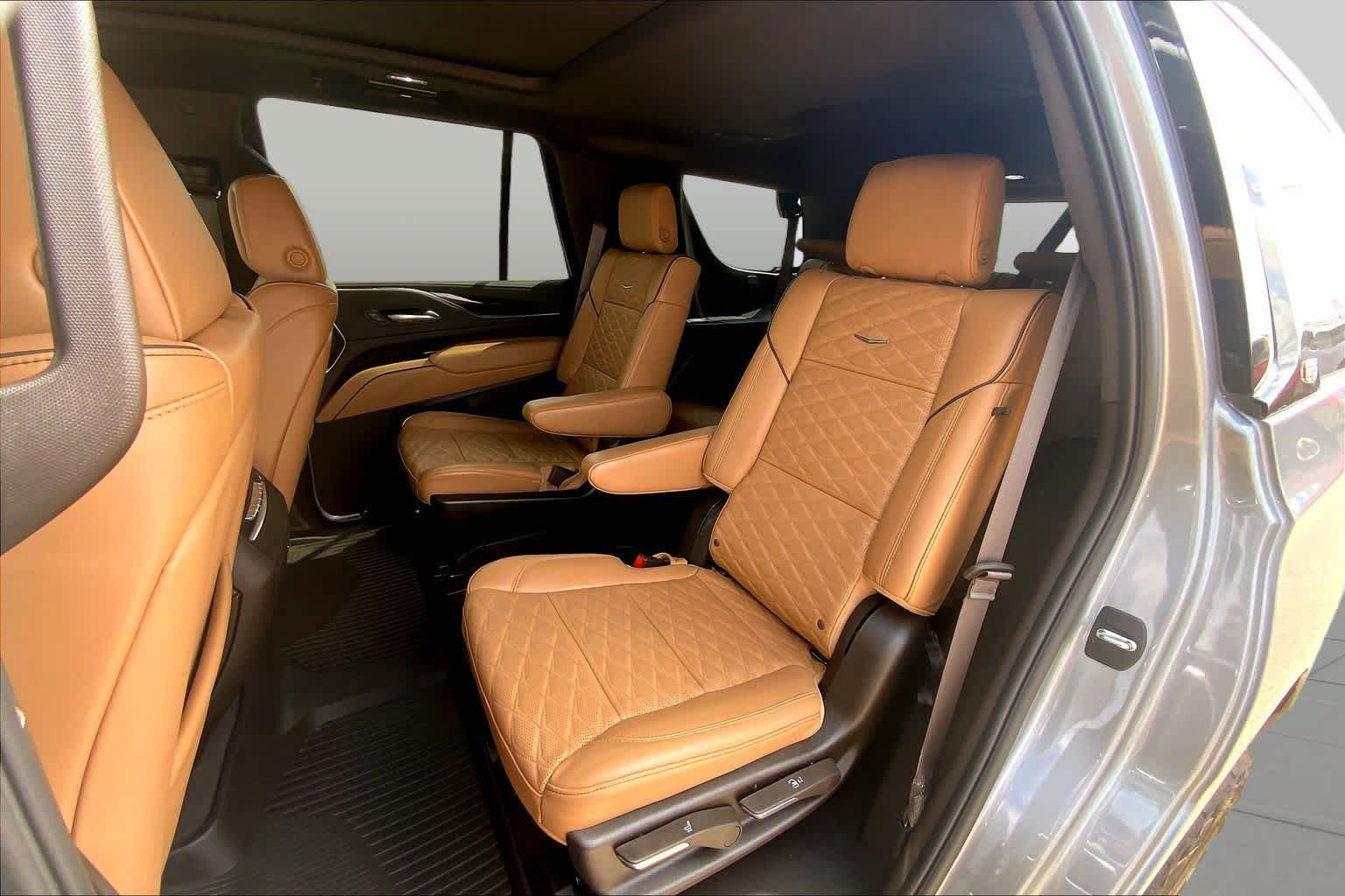 Used 2024 Cadillac Escalade Sport w/ LPO, ONYX Package AWD/4WD image 21