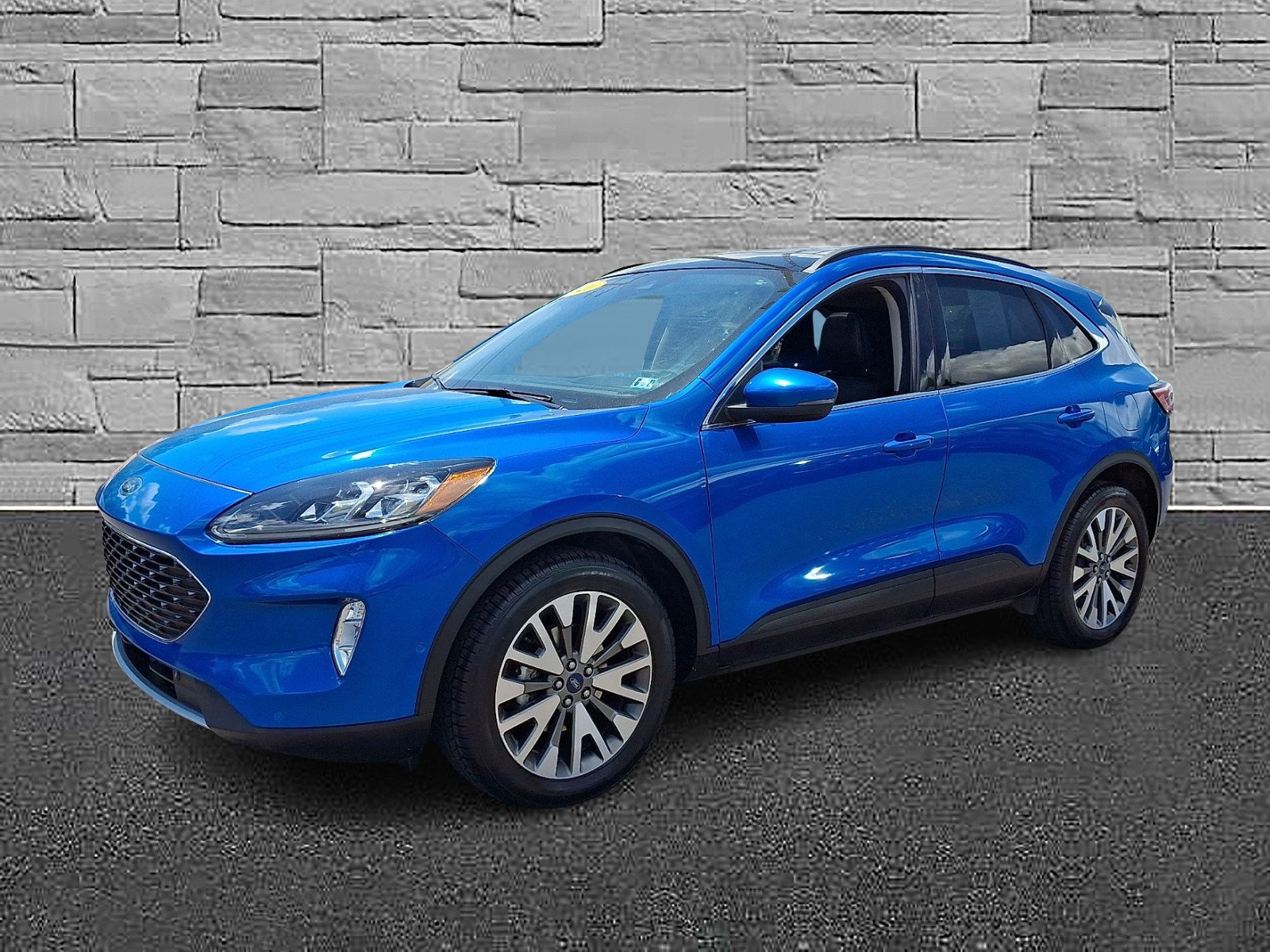 Certified 2020 Ford Escape Titanium w/ Titanium Premium Package 2.0 AWD/4WD image 5