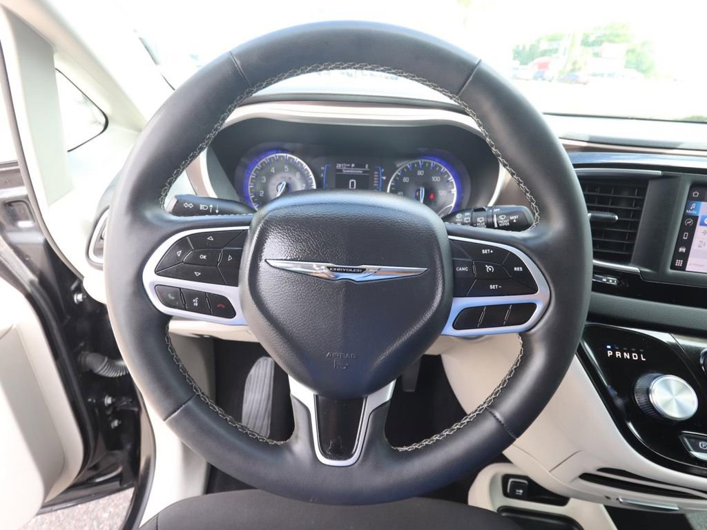 Used 2023 Chrysler Voyager LX FWD image 17