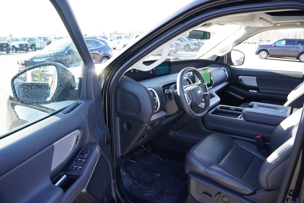 Certified 2025 Ford Expedition Active image 15