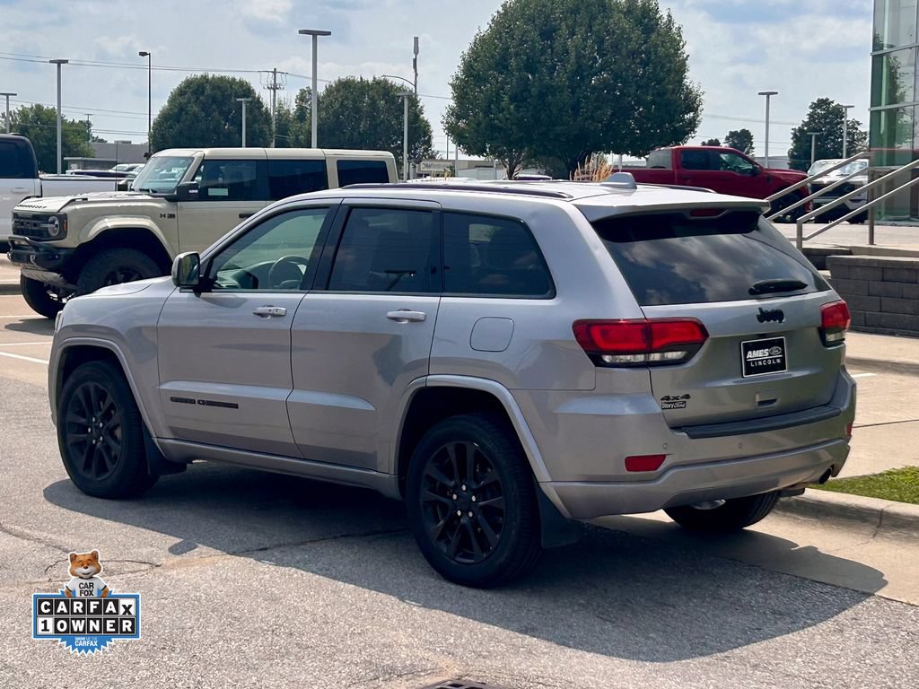 Used 2019 Jeep Grand Cherokee Altitude AWD/4WD image 4