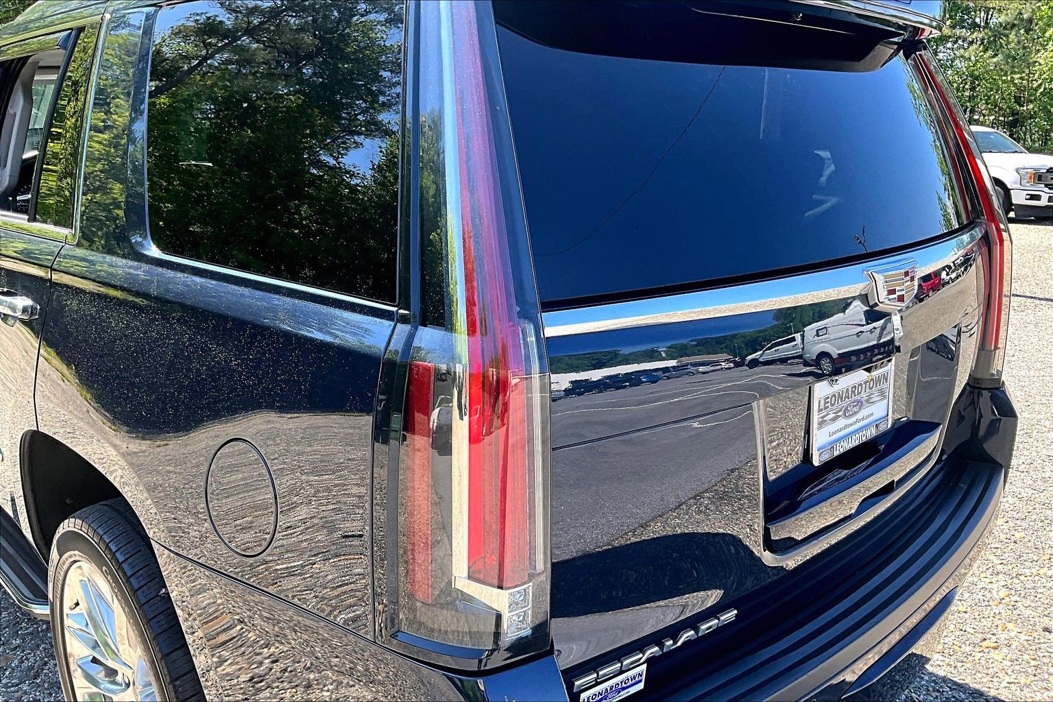 Used 2020 Cadillac Escalade Luxury AWD/4WD image 31