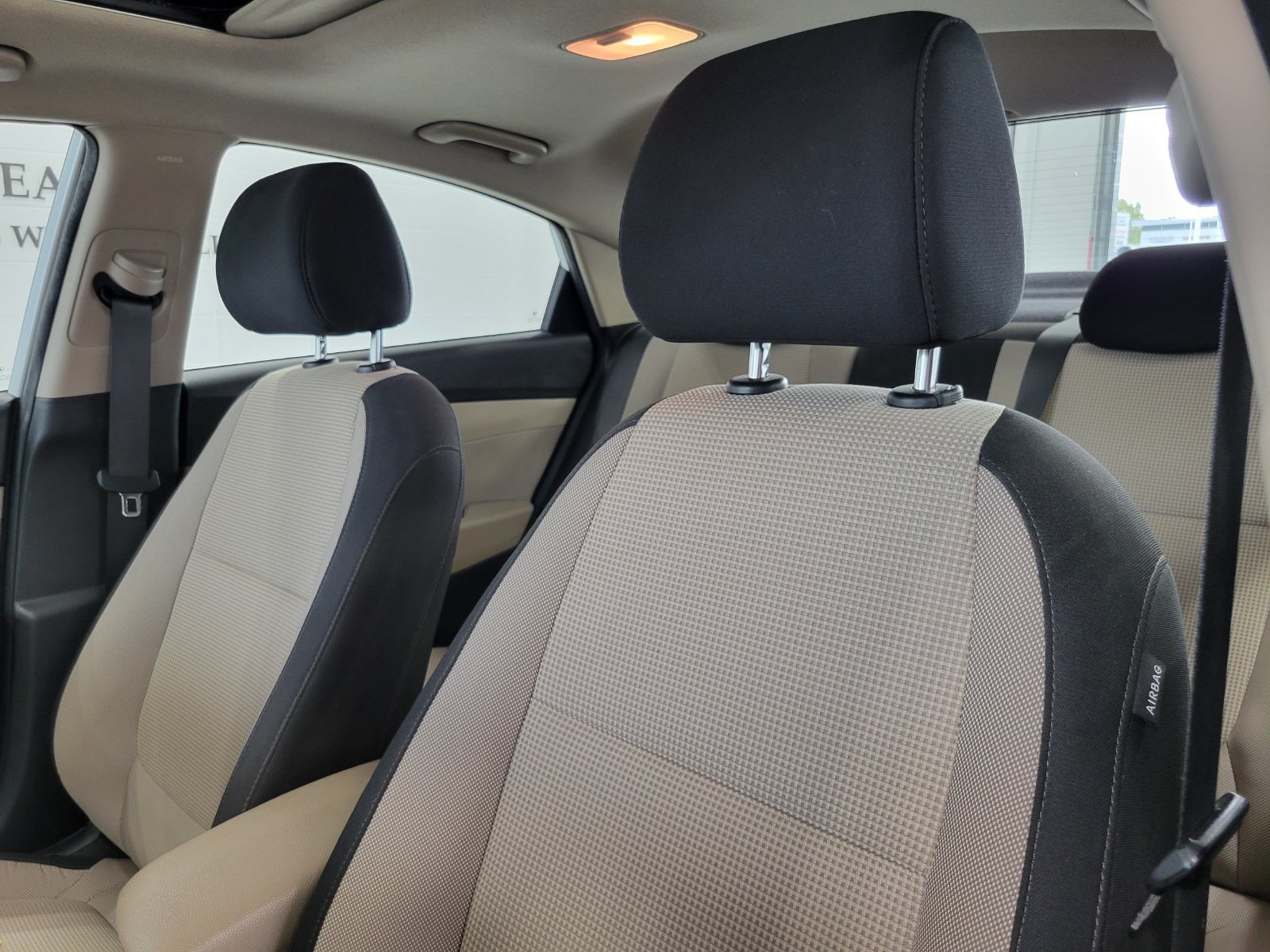 Used 2022 Hyundai Accent Limited FWD image 11