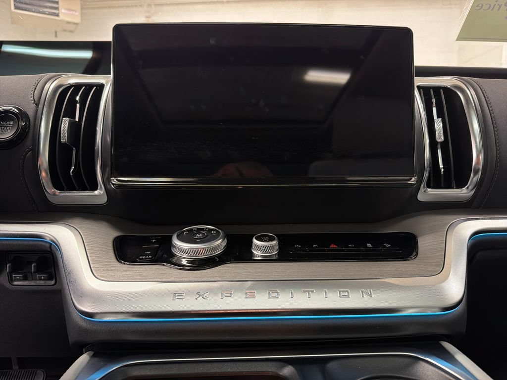 Certified 2025 Ford Expedition Platinum w/ Driver's Package AWD/4WD image 22