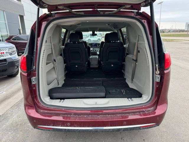 Used 2018 Chrysler Pacifica Touring-L Plus FWD image 41