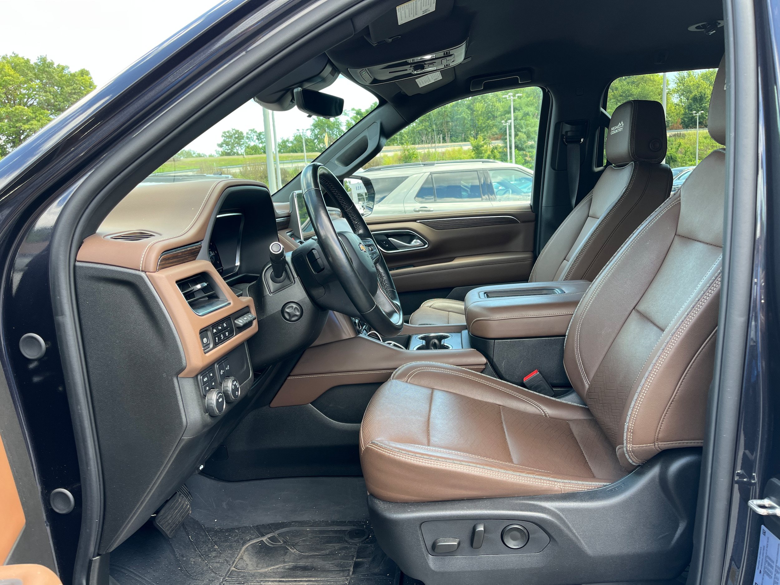 Used 2024 Chevrolet Suburban High Country AWD/4WD image 18