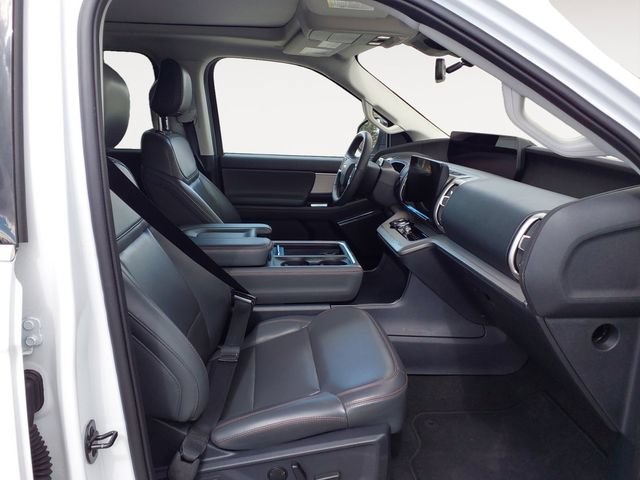 Certified 2025 Ford Expedition Active AWD/4WD image 9