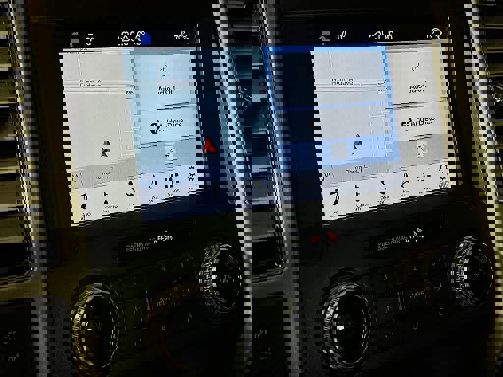 Certified 2019 Ford F150 Platinum w/ Equipment Group 701A Luxury image 20