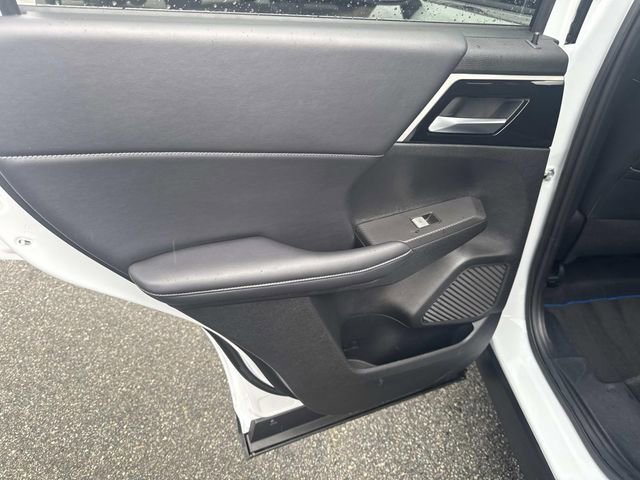 Used 2024 Mitsubishi Outlander 4WD Plug-In Hybrid image 18