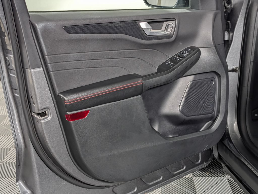 Certified 2025 Ford Escape ST-Line FWD image 24