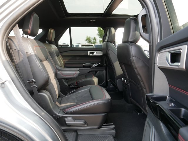 Certified 2024 Ford Explorer ST-Line w/ Class IV Trailer Tow Package AWD/4WD image 18